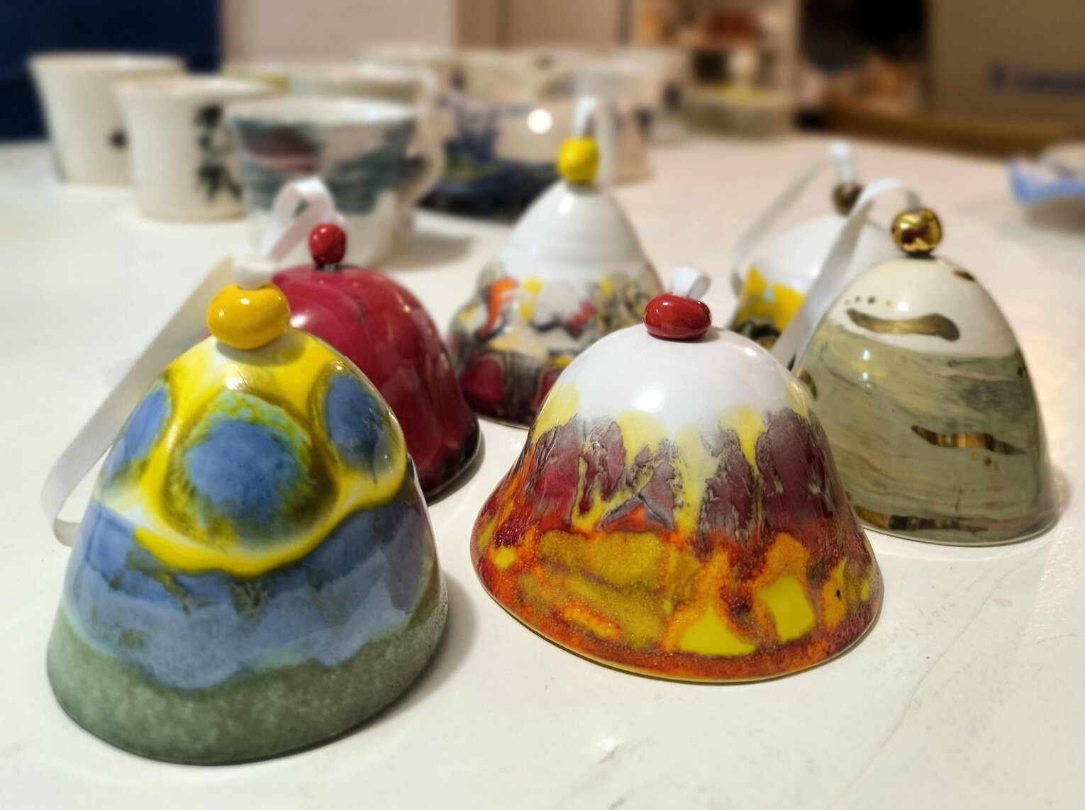 rocno izdelani keramicni zvoncek clay bakery